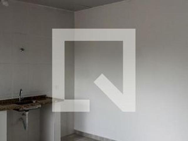 Casa para alugar com 34m², 1 quarto e sem vaga
