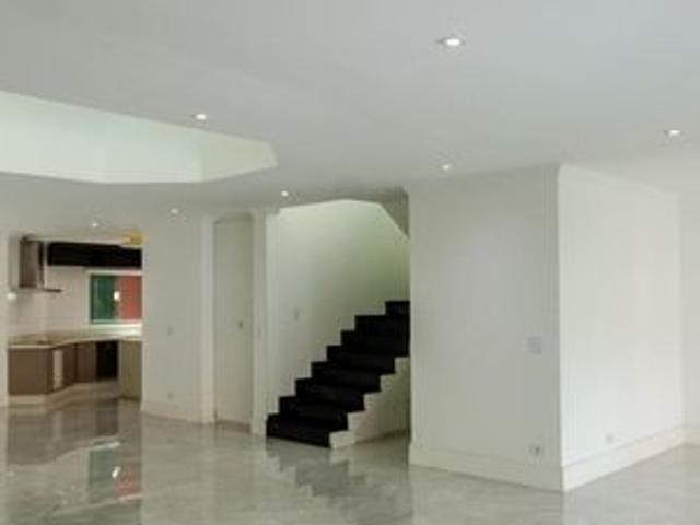 Casa para alugar com 350m², 4 quartos e 3 vagas