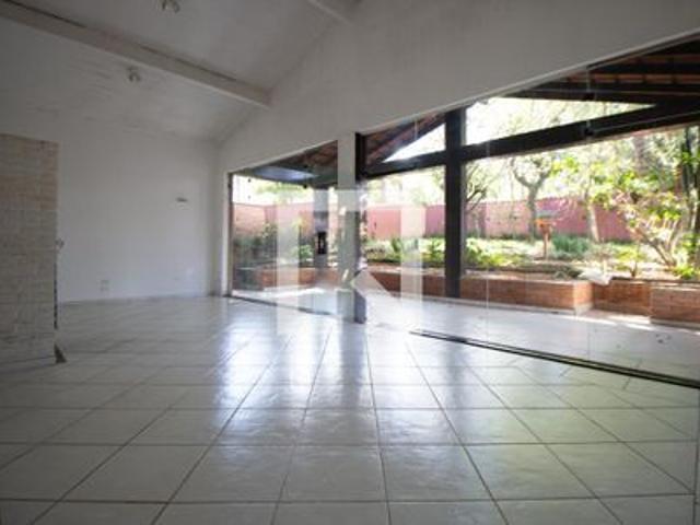 Casa para alugar com 350m², 5 quartos e 10 vagas
