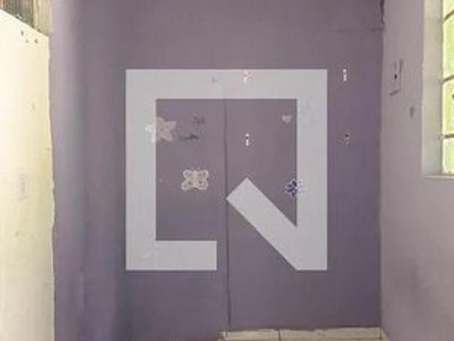 Casa para alugar com 35m², 1 quarto e sem vaga