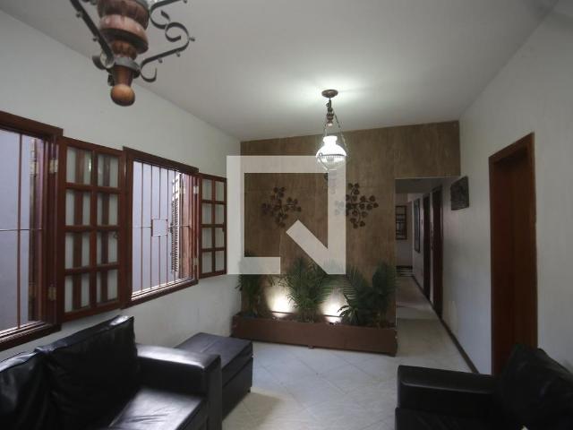 Casa para alugar com 360m², 4 quartos e 3 vagas