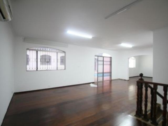 Casa para alugar com 365m², 5 quartos e 4 vagas