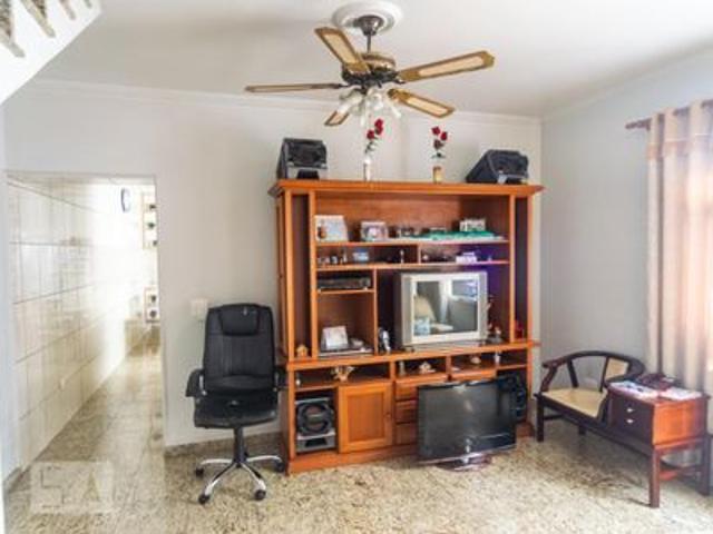 Casa para alugar com 370m², 3 quartos e 4 vagas