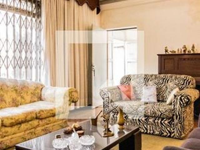 Casa para alugar com 379m², 5 quartos e 2 vagas