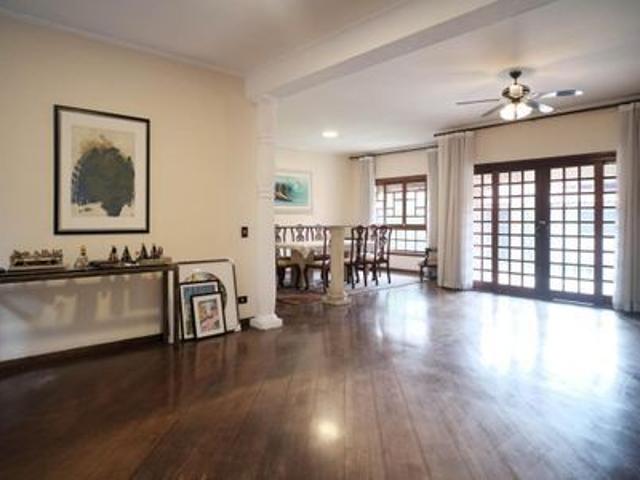 Casa para alugar com 380m², 4 quartos e 4 vagas
