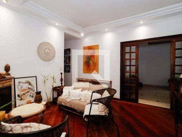 Casa para alugar com 390m², 3 quartos e 2 vagas