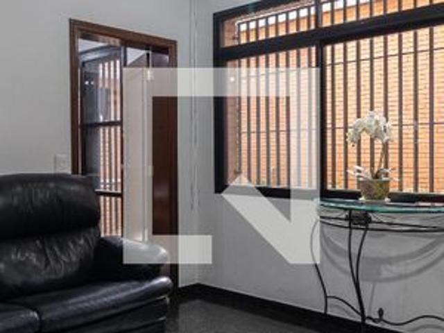 Casa para alugar com 390m², 5 quartos e 4 vagas