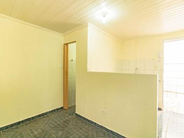 Casa para alugar com 39m², 1 quarto e sem vaga