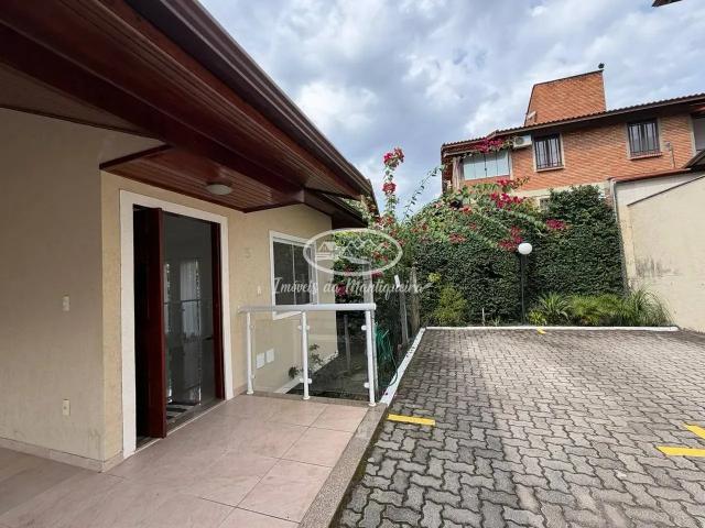 Casa para alugar com 3 quartos e 142 m² por R$ 4.200/mês