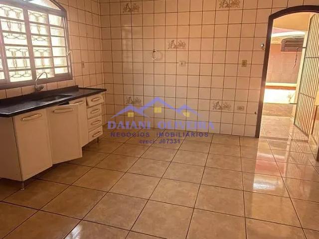 Casa para alugar com 3 quartos e 150 m² por R$ 1.500/mês