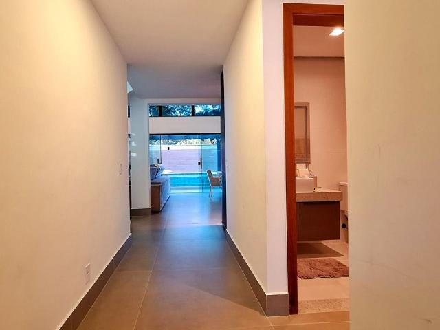 Casa para alugar com 3 quartos e 165 m² por R$ 18.000/mês