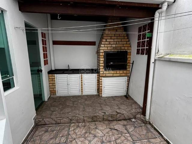 Casa para alugar com 3 quartos e 170 m² por R$ 6.500/mês