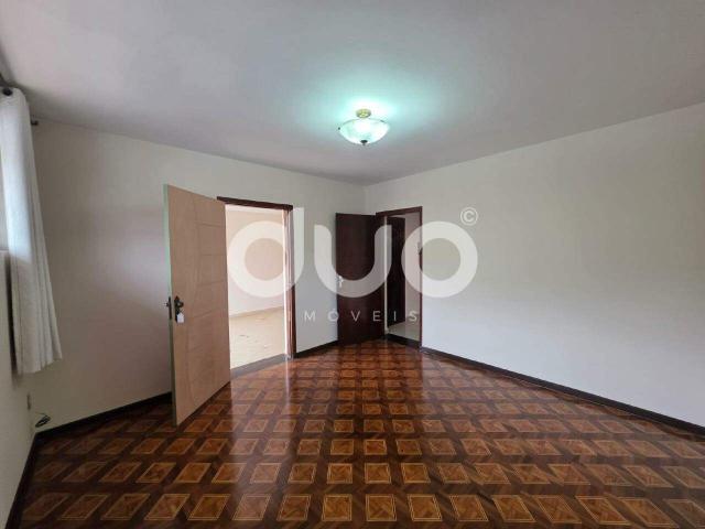 Casa para alugar com 3 quartos e 173 m² por R$ 3.300/mês