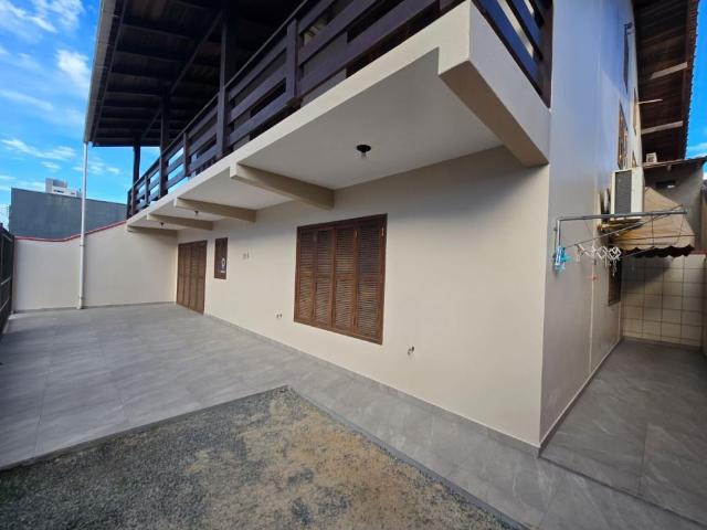 Casa para alugar com 3 quartos e 189 m² por R$ 4.800/mês