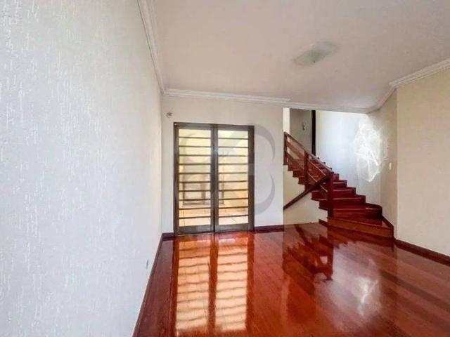 Casa para alugar com 3 quartos e 200 m² por R$ 5.500/mês