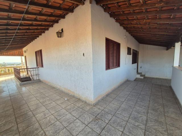 Casa para alugar com 3 quartos e 200 m² por R$ 2.000/mês
