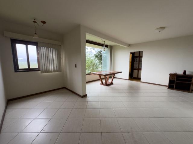 Casa para alugar com 3 quartos e 220 m² por R$ 7.000/mês