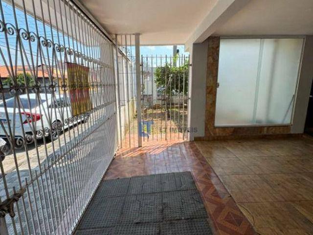 Casa para alugar com 3 quartos e 250 m² por R$ 2.800/mês