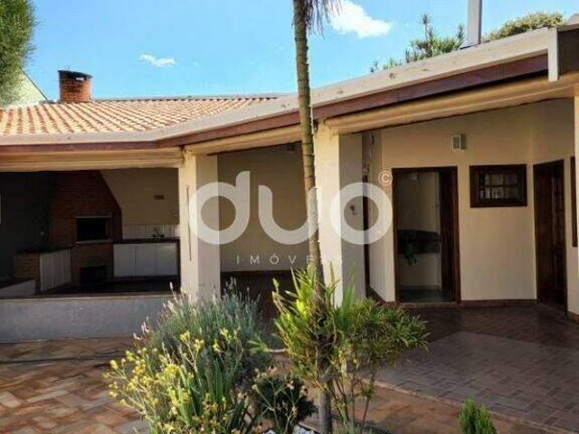 Casa para alugar com 3 quartos e 295 m² por R$ 6.200/mês