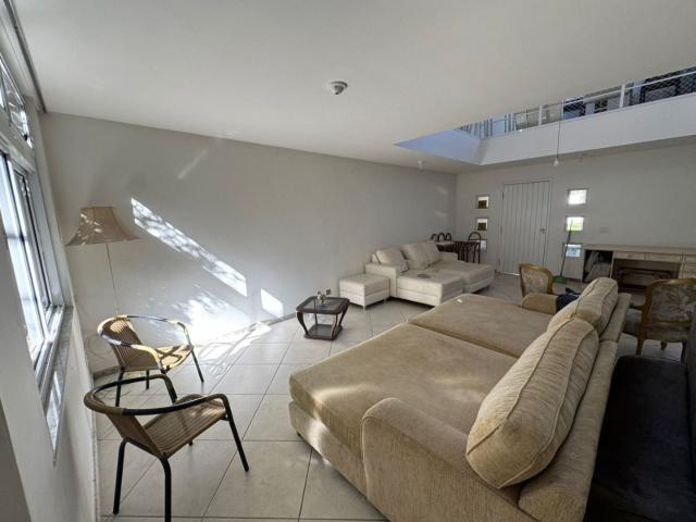 Casa para alugar com 3 quartos e 331 m² por R$ 9.000/mês
