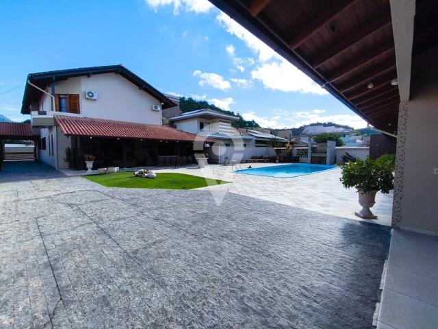 Casa para alugar com 3 quartos no bairro Barra do Rio Cerro em Jaraguá do Sul