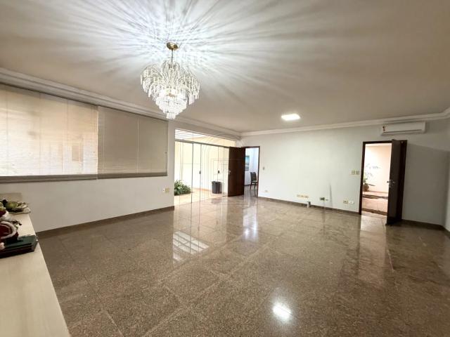 Casa para alugar com 3 Suítes + 2 Quartos em Zona 02, Maringá PR