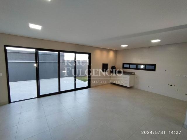 Casa para alugar com 3 Suítes em Conjunto Habitacional Alexandre Urbanas, Londrina PR