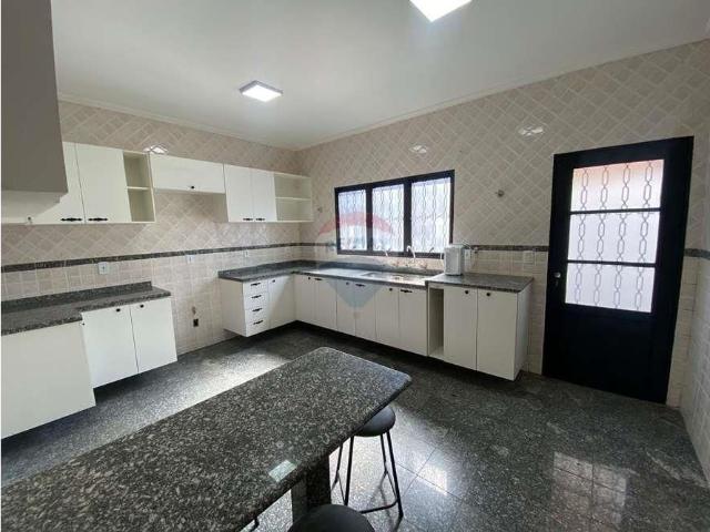 CASA COM PISICINA, HIDROMASSAGEM E ÁREA GOURMET Jardim Paraíso, Botucatu/SP