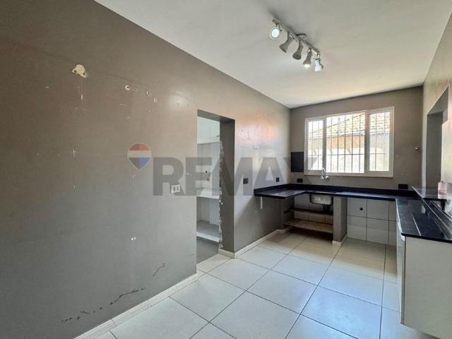 Casa Para Alugar Em Maria Da Graça de 219.00 m² Com 3 Quartos, 1 Suite E 2 Garagens