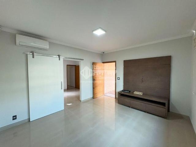 Casa Para Alugar Em Nova Ribeirânia de 200.00 m² Com 3 Quartos, 1 Suite E 4 Garagens