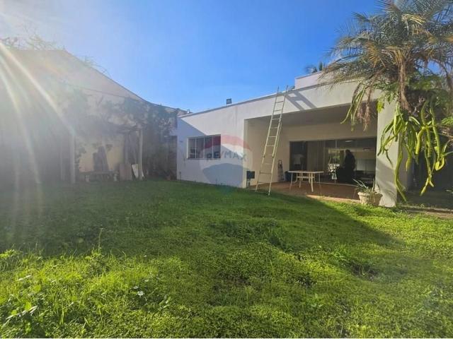 Casa Para Alugar Em Centro de 441.00 m² Com 3 Quartos, 1 Suite E 4 Garagens