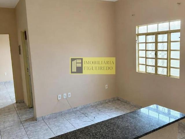 Casa Para Alugar Em Centro de 70.00 m² Com 1 Quarto E 3 Garagens