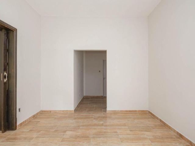 Casa Para Alugar Em Centro de 185.00 m² Com 4 Quartos E 4 Garagens