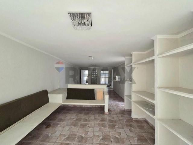 Casa Para Alugar Em Centro de 225.00 m² Com 3 Quartos