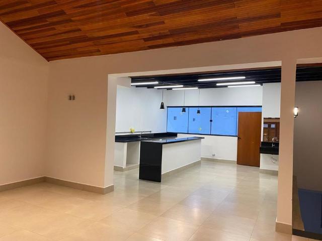 Casa Para Alugar Em Centro de 280.00 m² Com 1 Quarto, 1 Suite E 1 Garagem