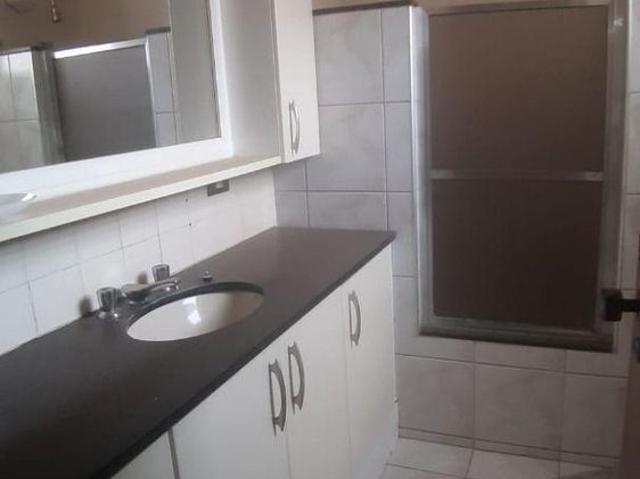 Casa Para Alugar Em Centro de 304.00 m² Com 4 Quartos, 2 Suites E 2 Garagens