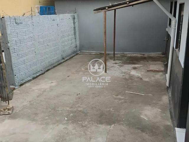 Casa Para Alugar Em Jaraguá de 50.00 m² Com 1 Quarto, 1 Suite E 1 Garagem