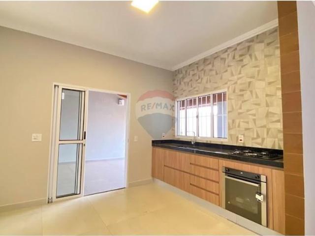 Casa Para Alugar Em Jardim Esmeraldas de 144.69 m² Com 3 Quartos, 2 Suites E 2 Garagens