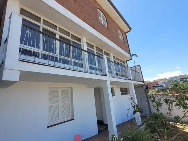 Casa Para Alugar Em Jardim Nova Bragança de 256.00 m² Com 3 Quartos, 1 Suite E 4 Garagens