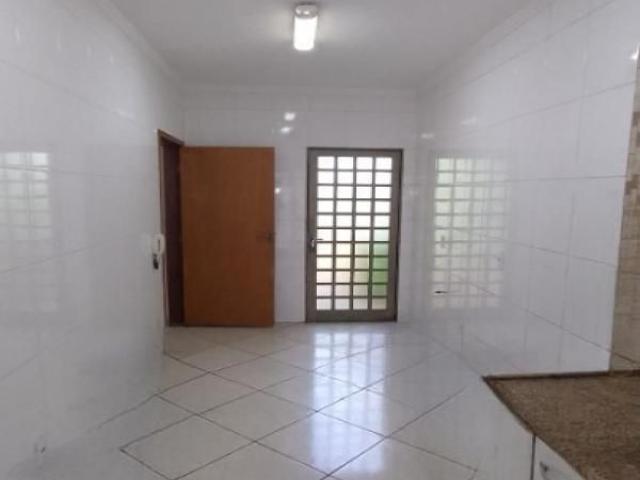 Casa Para Alugar Em Jardim Paulista de 80.00 m² Com 3 Quartos, 1 Suite E 2 Garagens