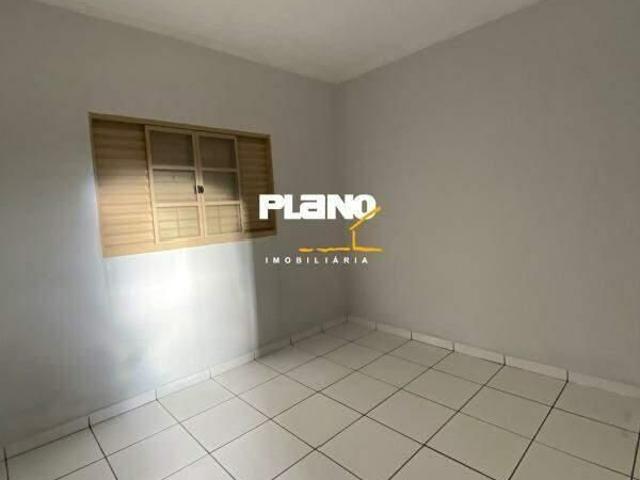 Casa Para Alugar Em Jardim Pulicano de 52.00 m² Com 2 Quartos E 1 Garagem