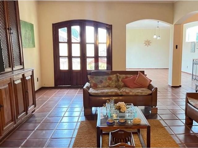 Casa Para Alugar Em Ribeirânia de 445.00 m² Com 4 Quartos, 1 Suite E 4 Garagens