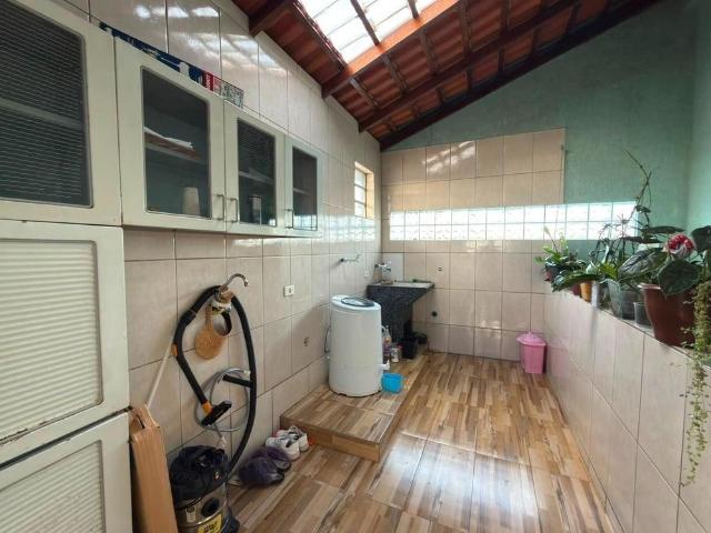 Casa Para Alugar Em Umbará de 120.00 m² Com 3 Quartos, 1 Suite E 2 Garagens