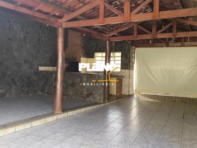 Casa Para Alugar Em Vila Duque Caxias de 240.00 m² Com 3 Quartos, 1 Suite E 6 Garagens