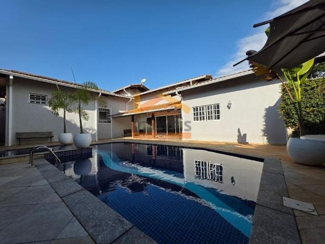 Casa Para Alugar Em Vila Santa Catarina de 330.00 m² Com 3 Quartos, 3 Suites E 5 Garagens