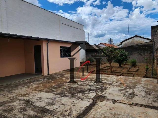 Casa Para Alugar Em Vila Vianelo de 155.00 m² Com 2 Quartos