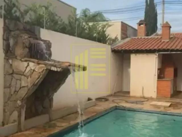 Casa para alugar tem 300 metros quadrados com 4 quartos