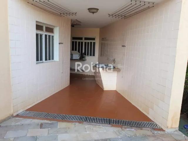 Casa para alugar, 3 quartos, Vigilato Pereira Uberlândia/MG Rotina Imobiliária
