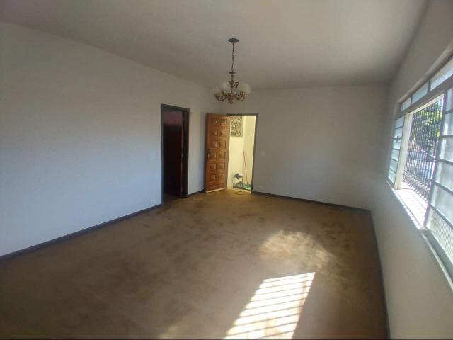 Casa para alugar, 3 quartos, sendo 1 suíte, 2 vagas, no bairro Centro em Piracicaba SP