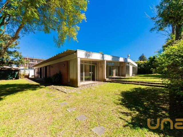 Casa para alugar 4 quartos, 382 m² em Batel, Curitiba